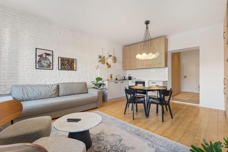 Kitchen or kitchenette, Living room, Seating area, Dining area