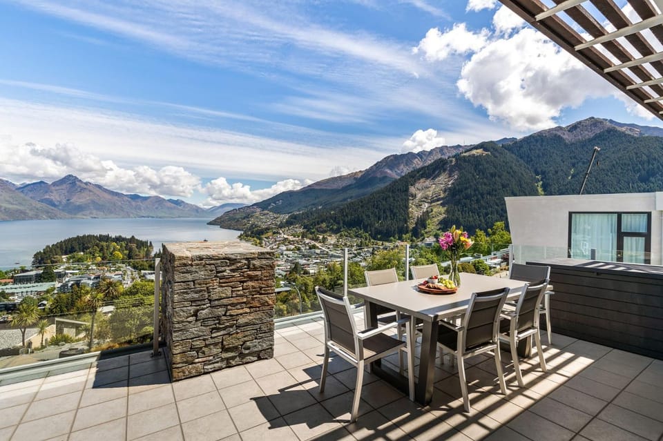 Belfast Terrace Gem Apartment in Queenstown