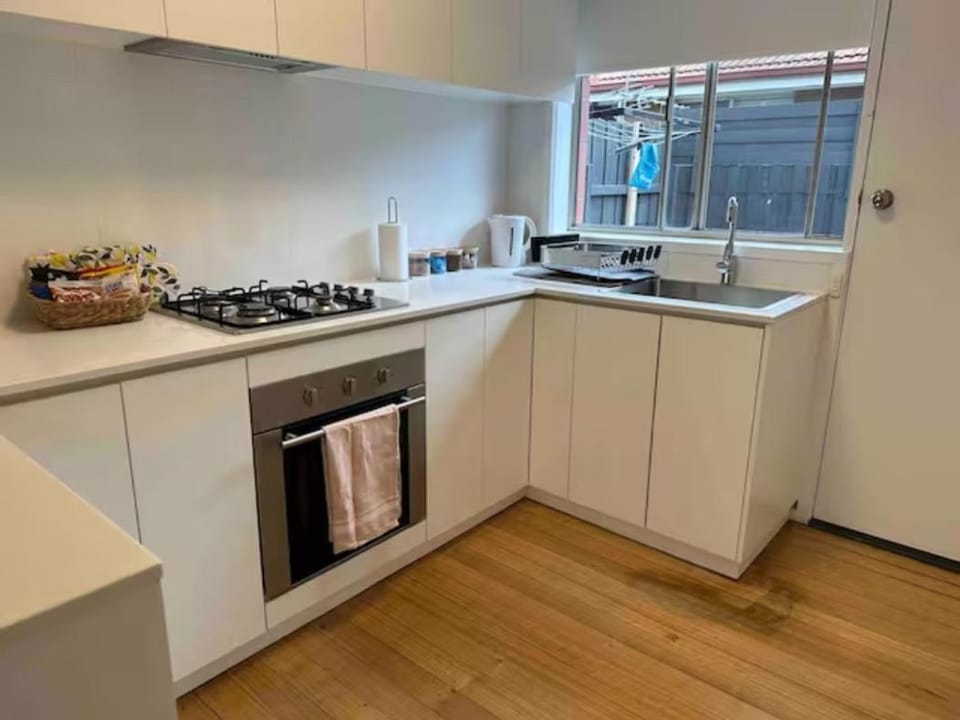 Kitchen or kitchenette, pet friendly, stove