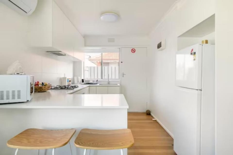 Kitchen or kitchenette, Dining area, minibar, pet friendly, stove
