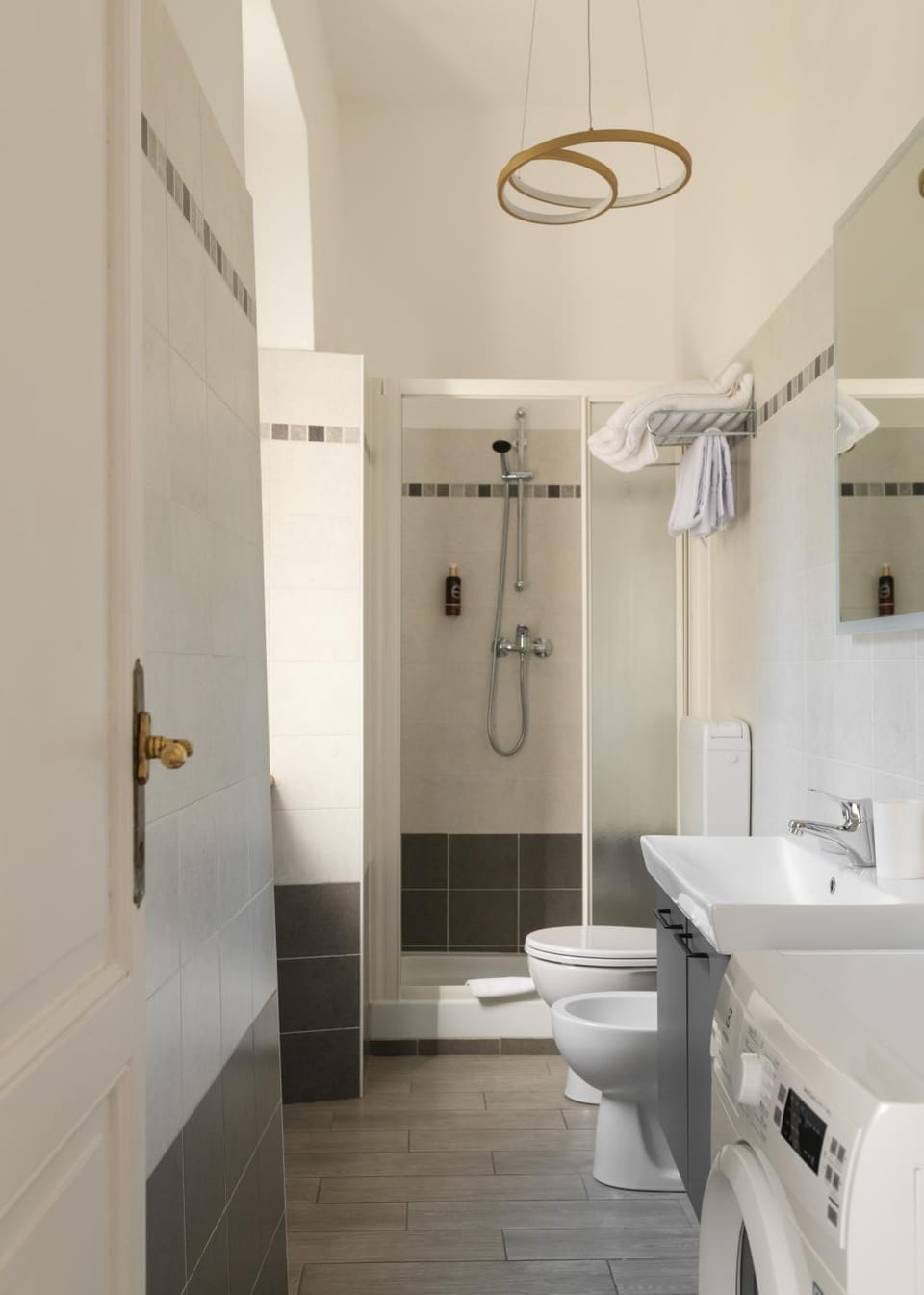 Shower, Toilet, Bathroom, bidet, towels