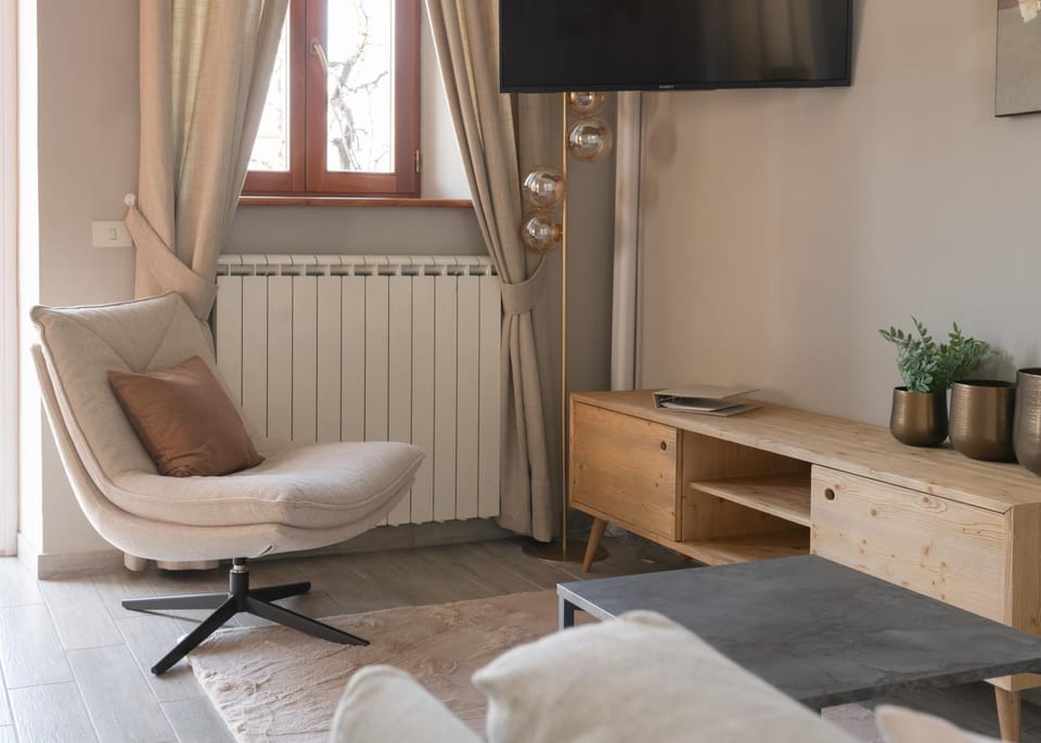 TV and multimedia, Living room, Seating area, internet