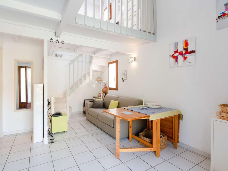 Pavillon Studio Mezzanine avec Piscine et Parking à Gruissan - FR-1-409-189 Villa in Gruissan