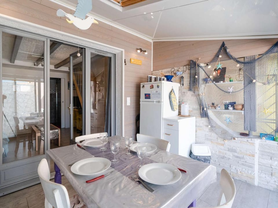 Pavillon Studio Mezzanine Gruissan Ayguades - Animaux Bienvenus, Parking Gratuit - FR-1-409-197 Villa in Gruissan