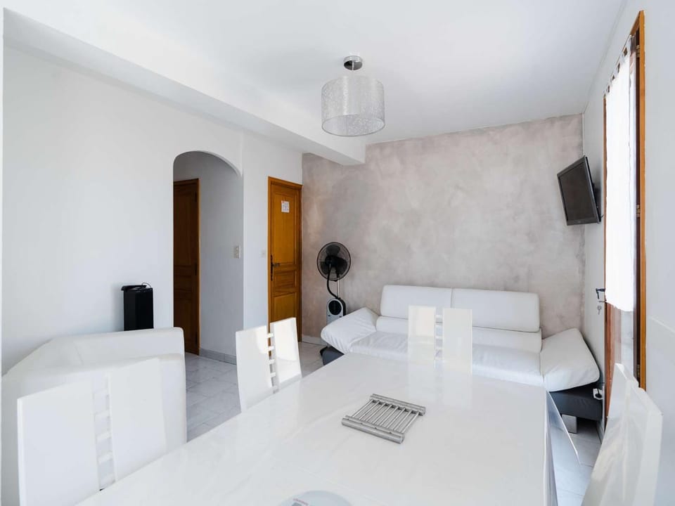 Villa familiale spacieuse à Narbonne-Plage pour 6 pers, parking privé, animaux admis - FR-1-409-194 Villa in Narbonne