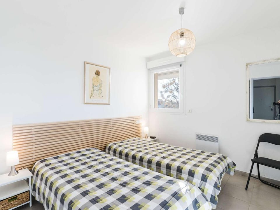 Appartement moderne 3 pièces, à 300m plage, parking, WIFI, Narbonne-Plage - FR-1-409-214 Apartment in Narbonne