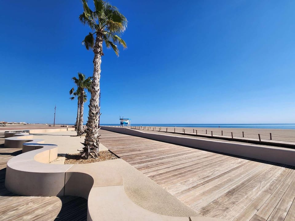 T2 climatisé avec WIFI, proche plage, parking privé, rénové 2023, terrasse, animaux non admis - FR-1-409-225 Apartment in Narbonne