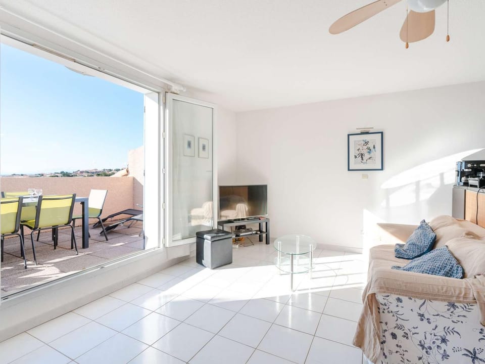 T3 avec piscine, terrasse vue mer et parking privé Apartment in Fleury