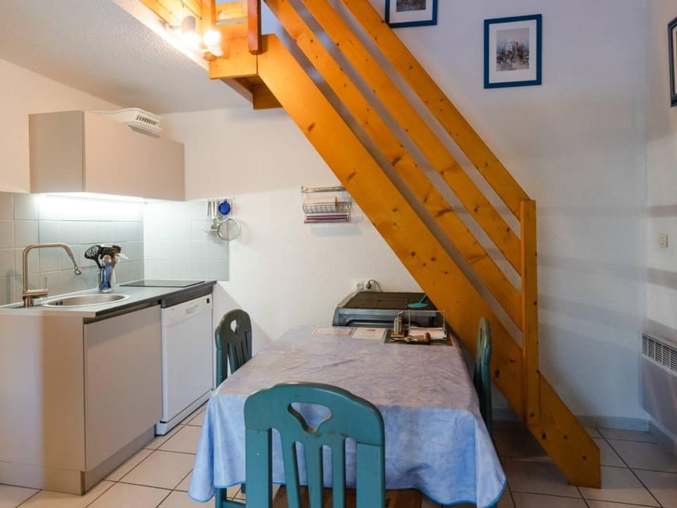Pavillon T2 Mezzanine climatisé, piscine, Wifi, proche lagune et plage, parking, non-fumeur - FR-1-409-237 Villa in Gruissan