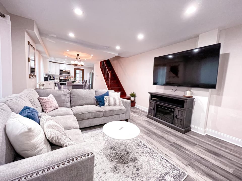 Cheerful & Modern Home w/ a Walkout Deck Area House in Philadelphia