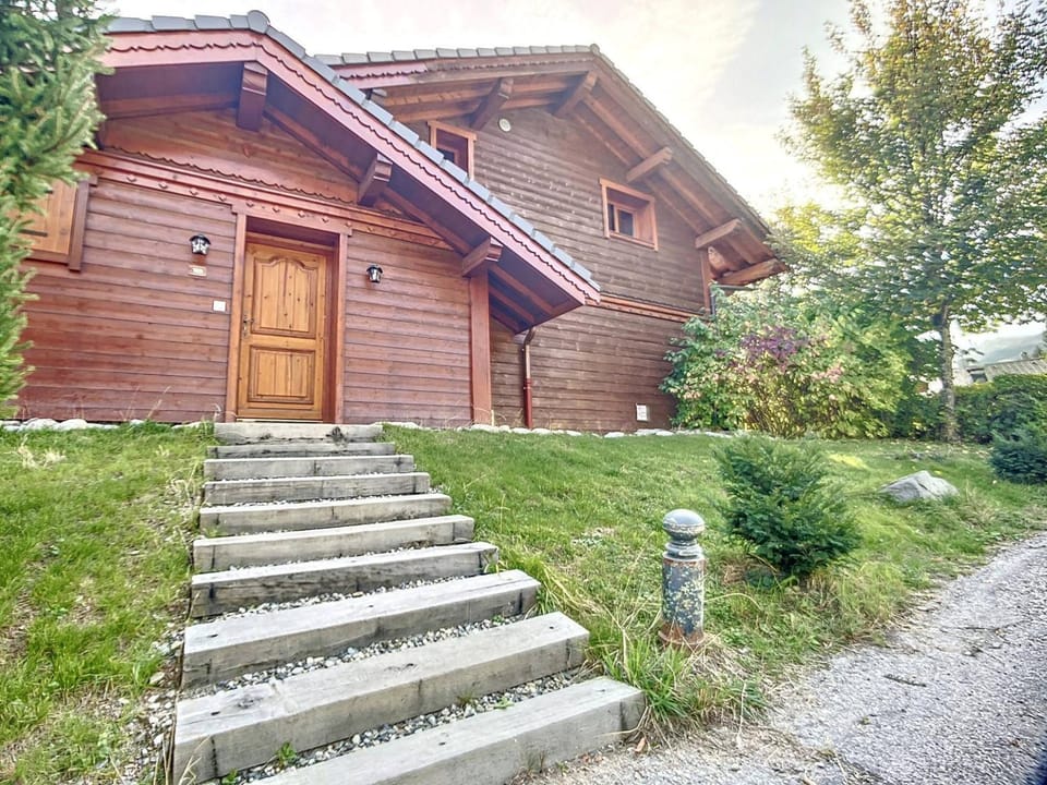 Chalet à Méribel avec Jacuzzi et Parking, 4 Chambres Chalet in Les Allues