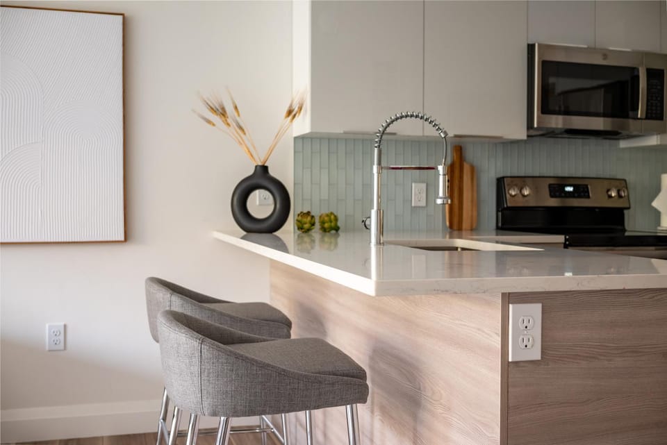 Kitchen or kitchenette, Dining area, dishwasher, minibar, pet friendly, stove