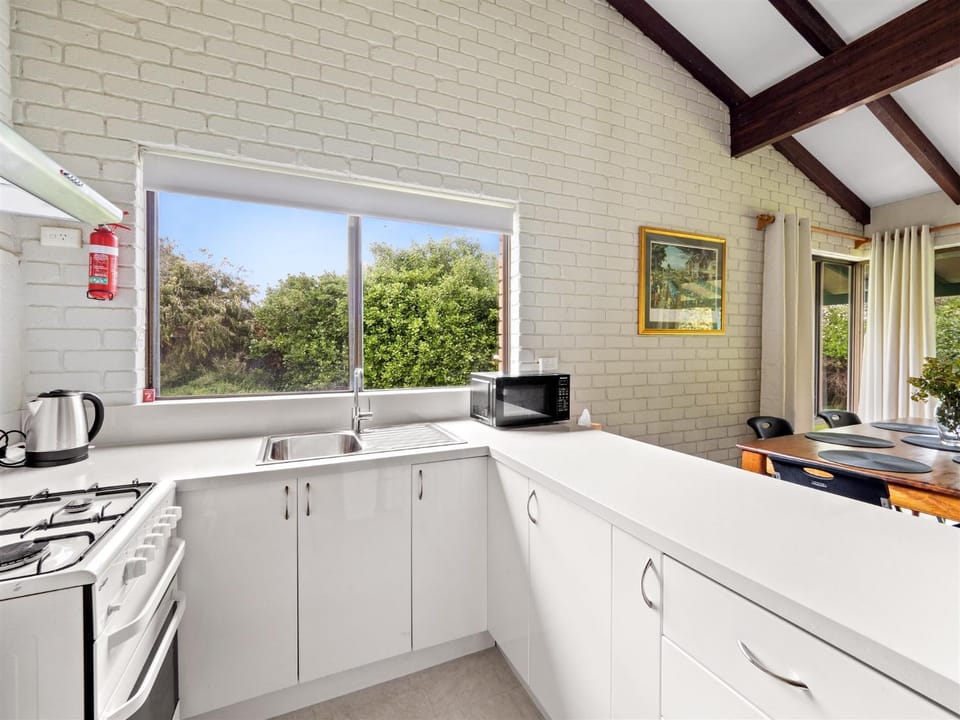 Kitchen or kitchenette, pet friendly, stove
