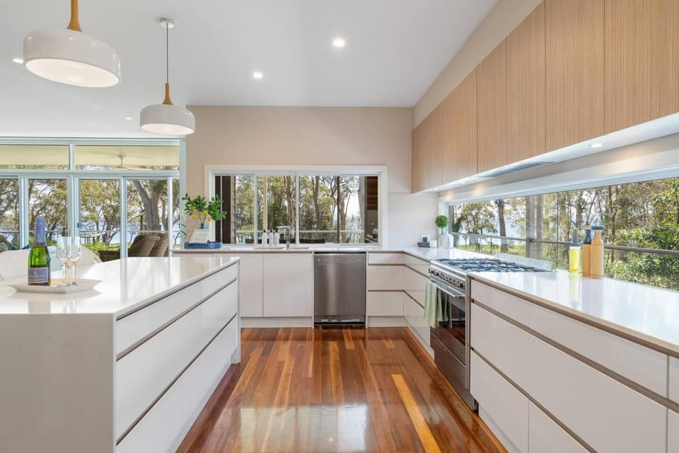 The Lake House - Lakefront Oasis at Murrays Beach! House in Lake Macquarie