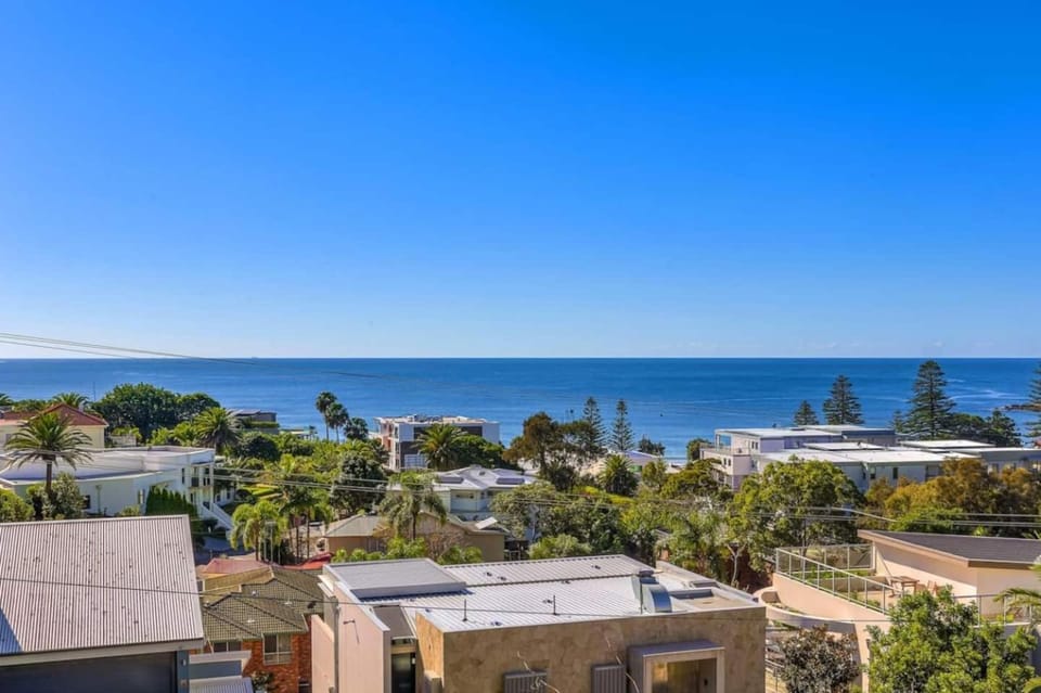 Amelie - Luxury Beach View Condo Minutes to Beach Apartment in Terrigal