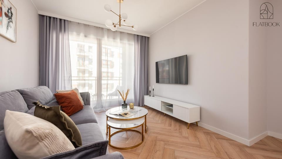 Bed, TV and multimedia, Living room, Photo of the whole room, Seating area