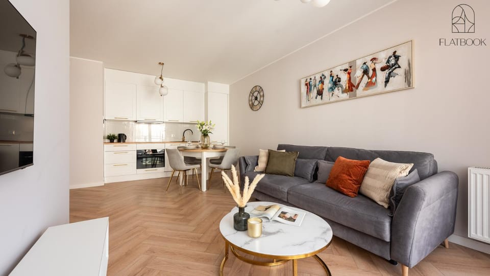 Bed, TV and multimedia, Kitchen or kitchenette, Living room, Photo of the whole room, Seating area, Dining area