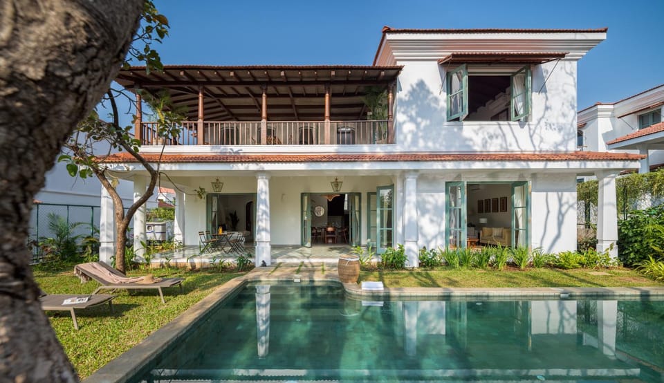 Property building, Balcony/Terrace, Swimming pool, Swimming pool