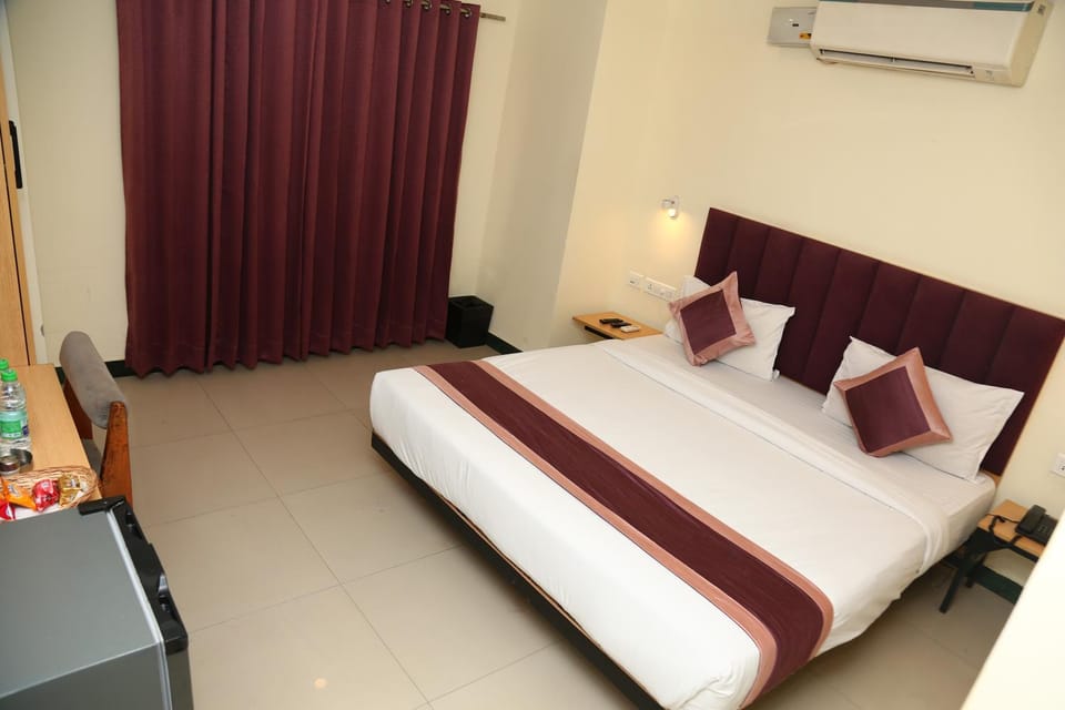 Bed, Photo of the whole room, Bedroom, air conditioner