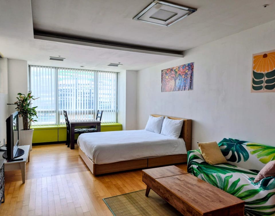 Cozy - Bright Studio Apartment hotel in Gyeonggi-do
