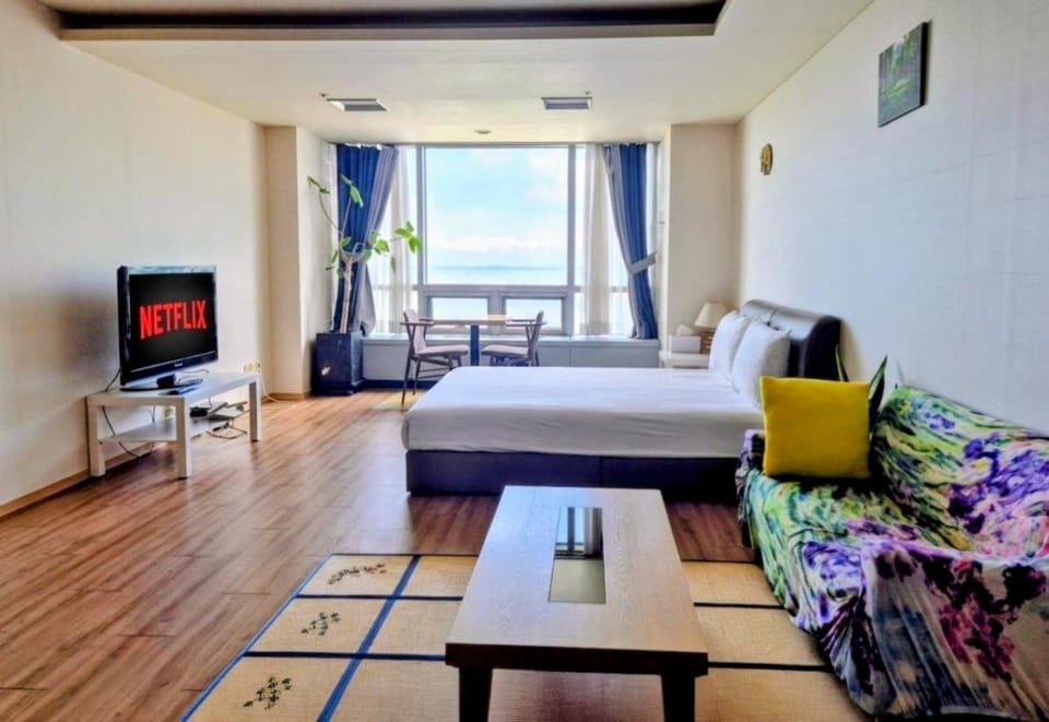 Cozy - Bright Studio Apartment hotel in Incheon
