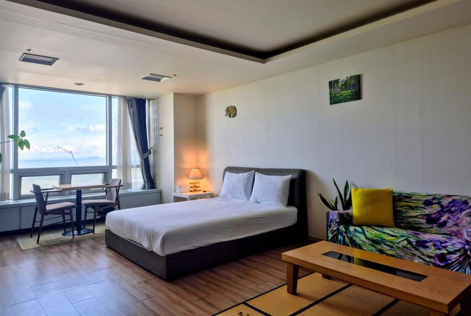 Cozy - Bright Studio Apartment hotel in Incheon