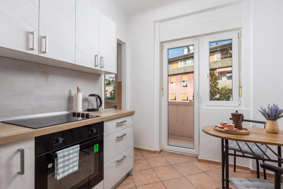 Kitchen or kitchenette, pet friendly