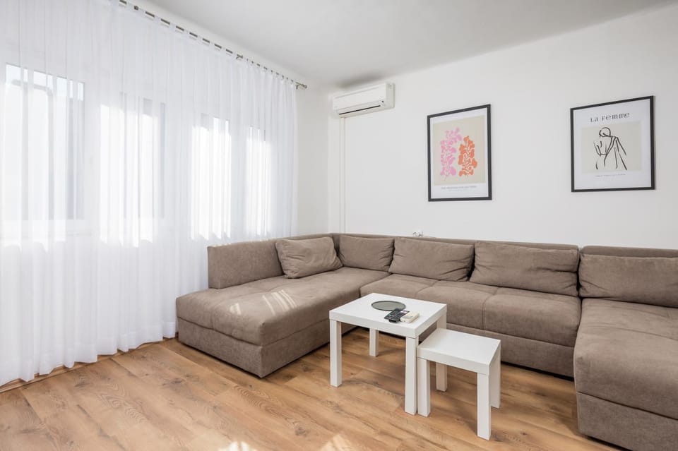 Living room, air conditioner
