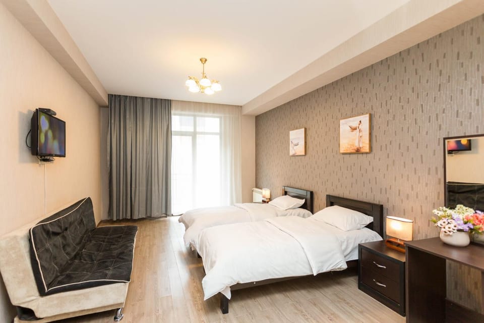 Bed, TV and multimedia, Living room, Photo of the whole room, Bedroom