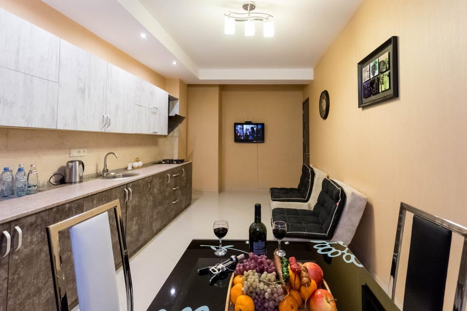 TV and multimedia, Kitchen or kitchenette, Living room, Seating area, Dining area, minibar, pet friendly, stove