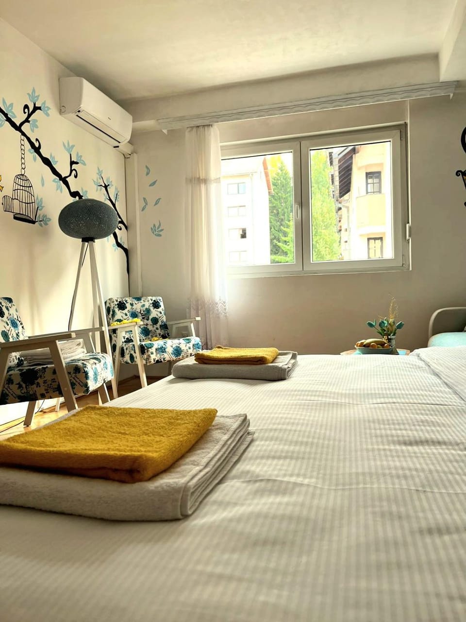 Bed, Food and drinks, Bedroom