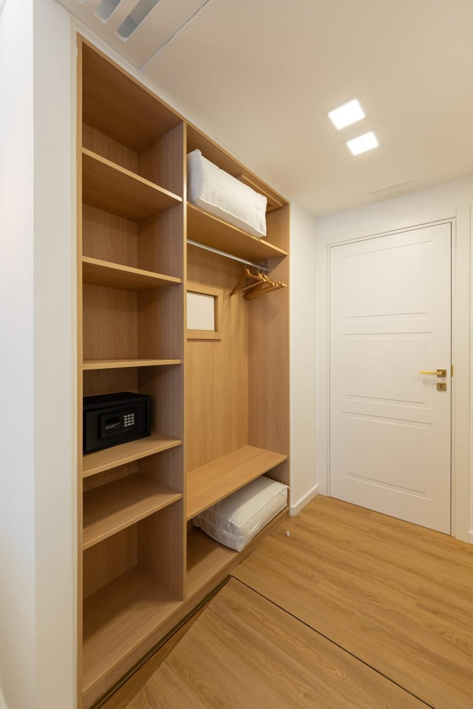 Photo of the whole room, wardrobe