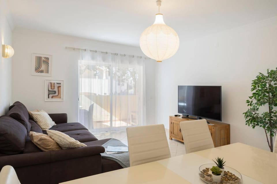 Communal lounge/ TV room, TV and multimedia, Living room