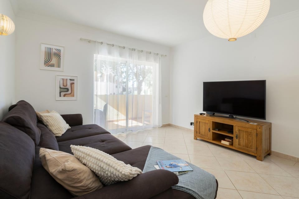 Communal lounge/ TV room, TV and multimedia, Living room, Seating area