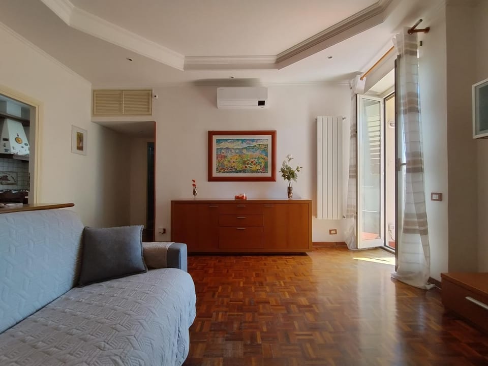 Living room, Seating area, air conditioner