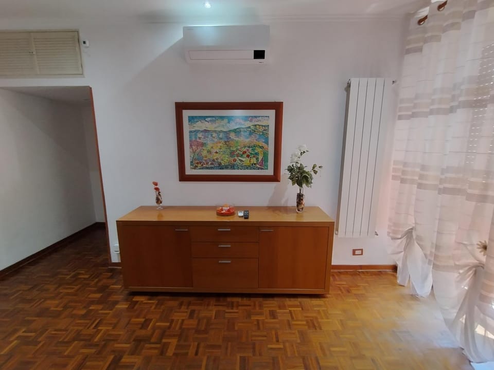 Living room, Seating area, air conditioner