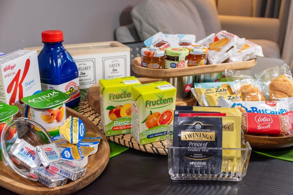 Food and drinks, Food, Breakfast, Continental breakfast