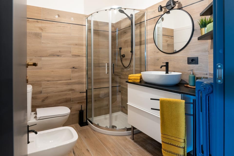 Shower, Toilet, Bathroom, bidet, towels