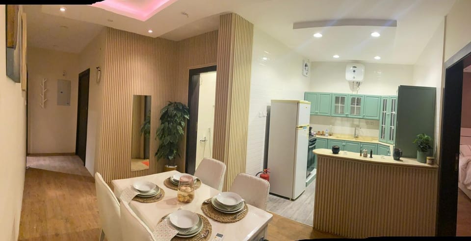 Bathroom, Kitchen or kitchenette, Dining area