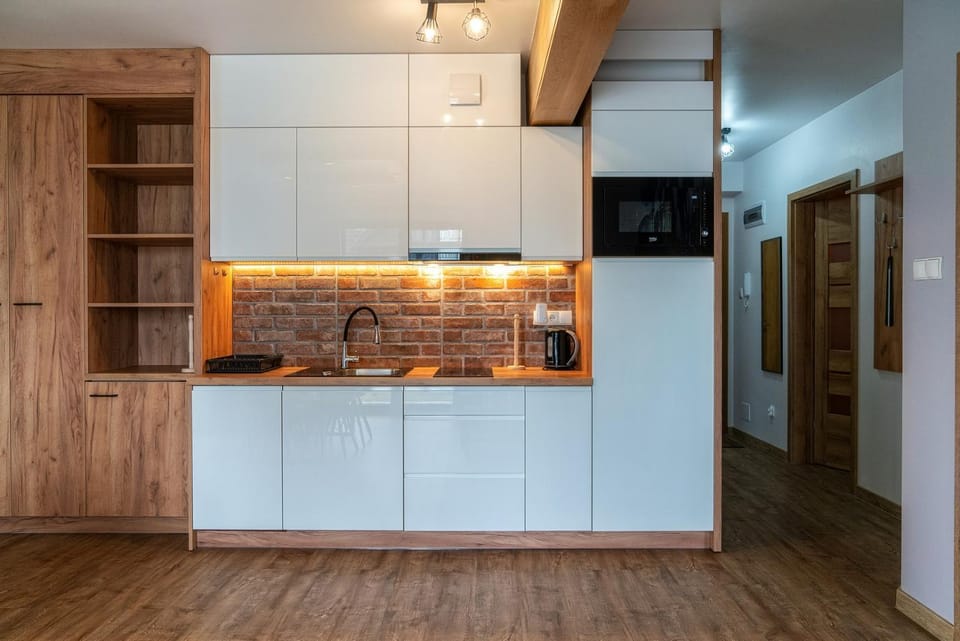 Kitchen or kitchenette, minibar, stove