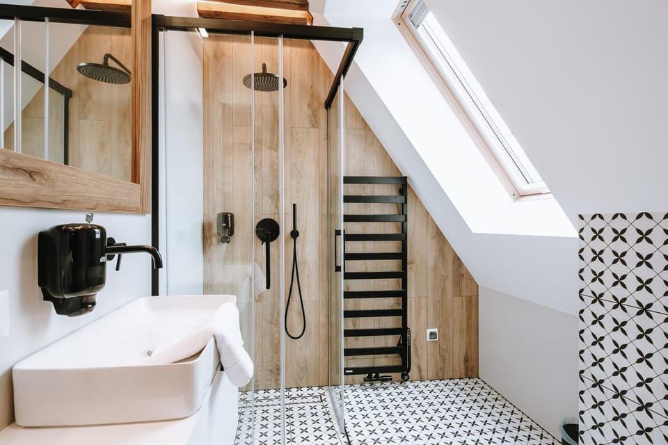 Shower, Bathroom, towels