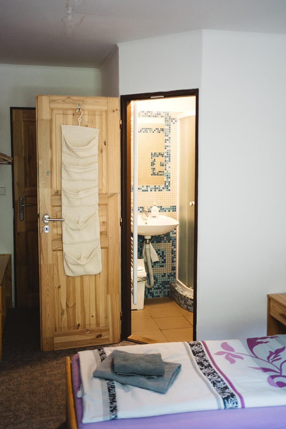 Bed, Bathroom, Photo of the whole room, Bedroom, towels