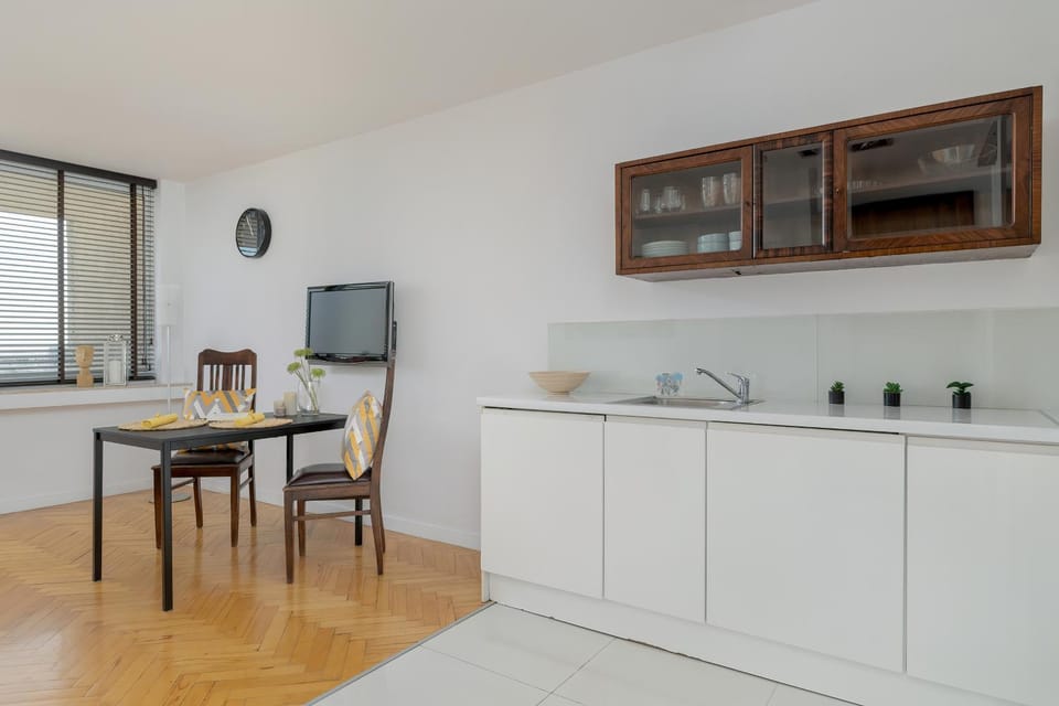 TV and multimedia, Kitchen or kitchenette, Dining area