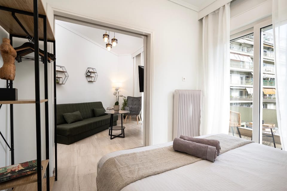 Bed, Living room, Photo of the whole room, Seating area, Bedroom