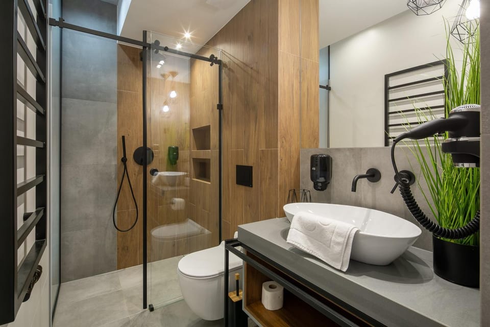 Shower, Toilet, Bathroom, towels