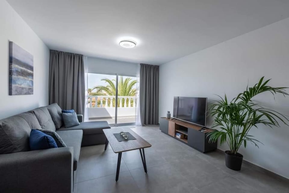 Communal lounge/ TV room, TV and multimedia, Living room, Seating area, Evening entertainment