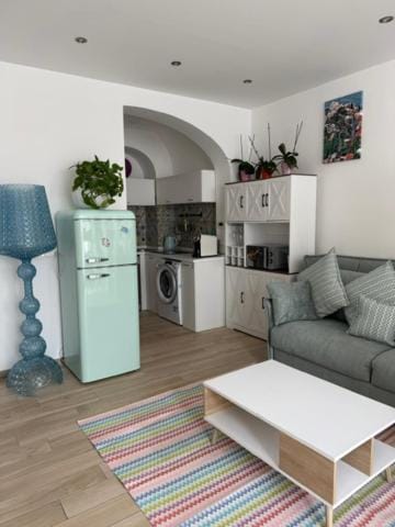 Kitchen or kitchenette, Seating area