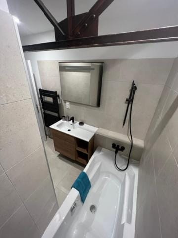 Shower, Bathroom, Bath, towels