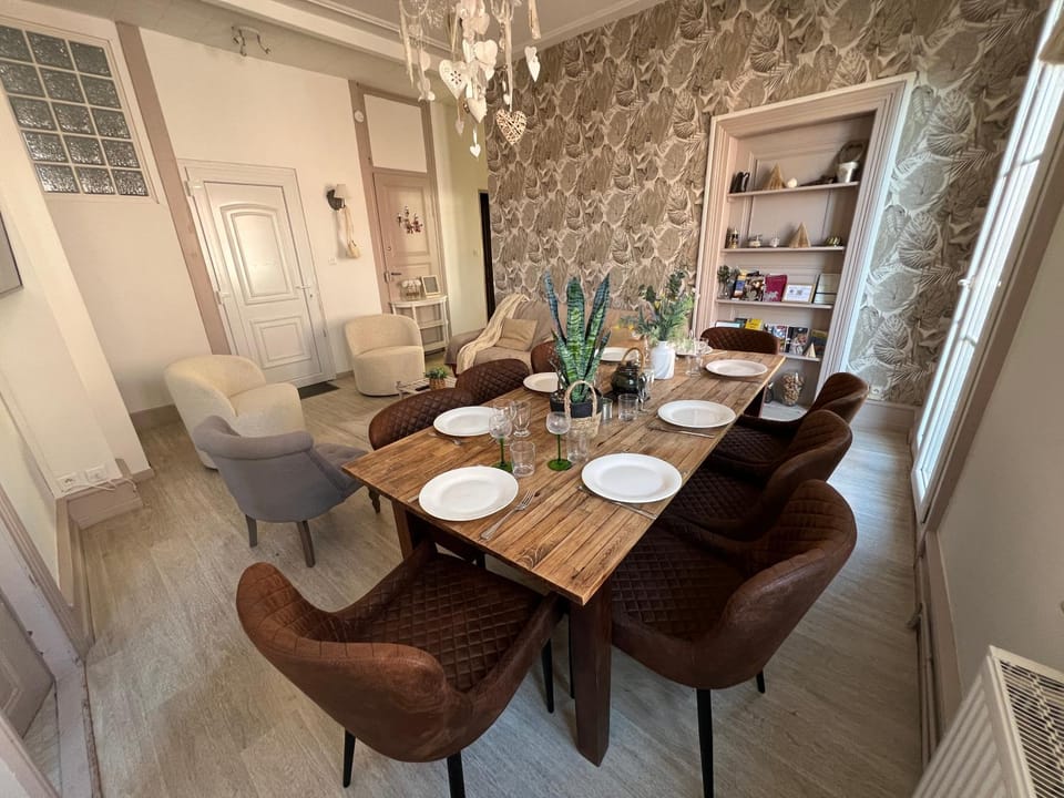 Communal lounge/ TV room, Living room, Dining area, Meals