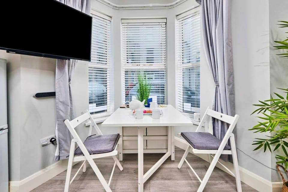 Portrush Harbour Apt Walk to Beach - Princess Red 1 Apartment in Portrush